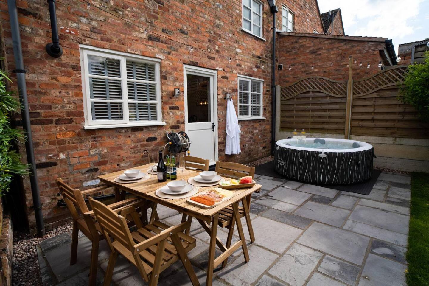 Stylish 2 Bedroom Cottage With Hot Tub And Parking Bewdley Exterior foto