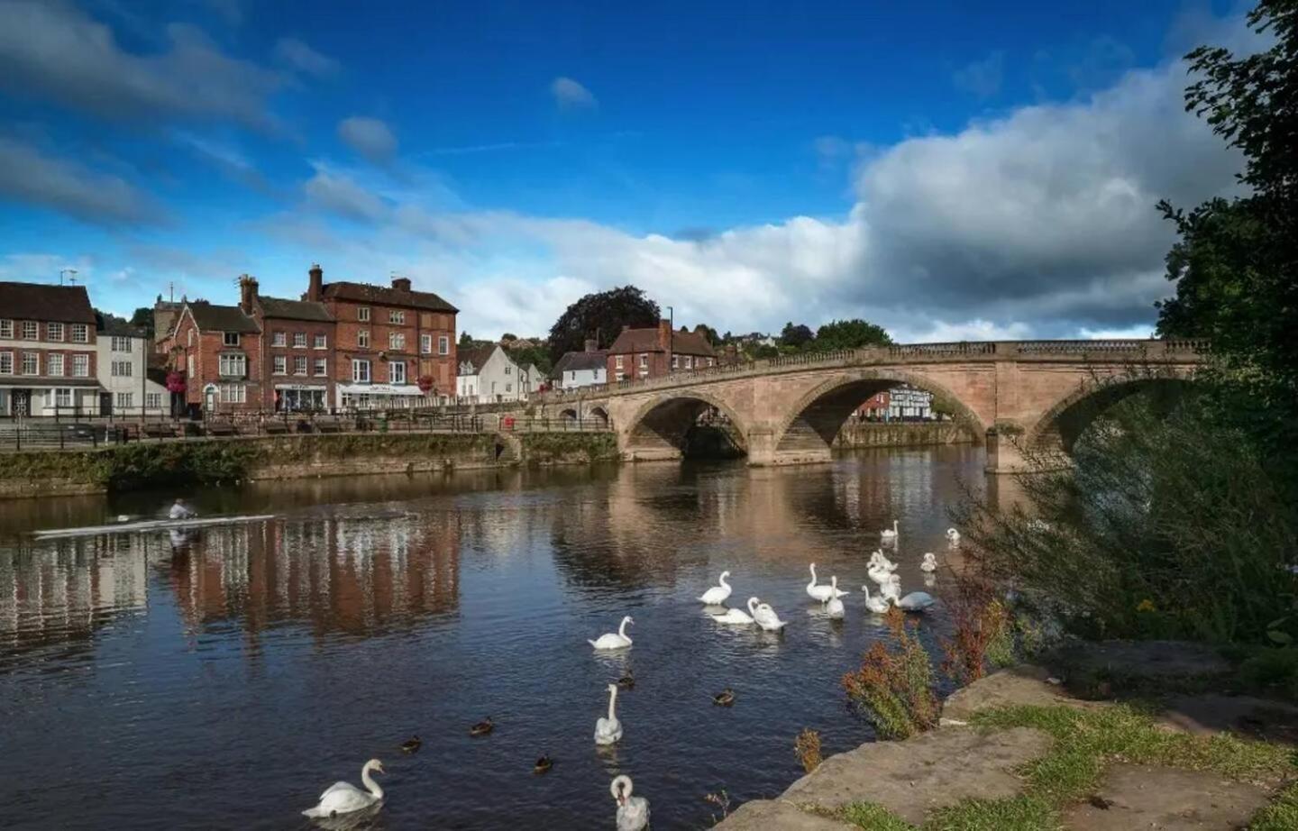 Stylish 2 Bedroom Cottage With Hot Tub And Parking Bewdley Exterior foto